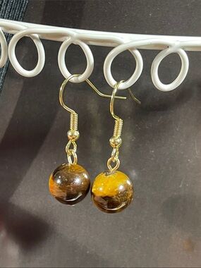 Vintage Tiger Eye bead dangle earrings - gold-tone hardware